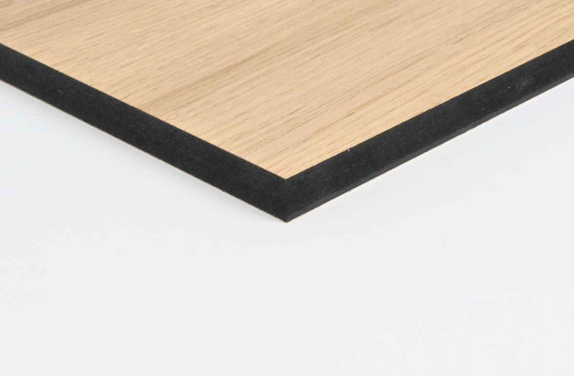 Sort MDF fineret med Eg Crown A/B, 80% PEFC